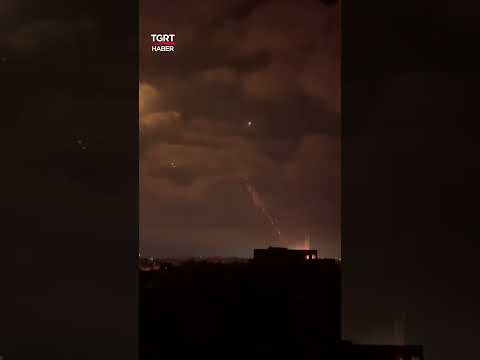 İran’a ait bir hipersonik balistik füzenin, çok yüksek terminal dalış hızıyla İsrail’i vurduğu an!