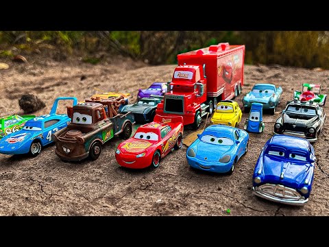 Looking For Lightning McQueen: McQueen, Dinoco McQueen, Cruz Ramirez, Jackson Storm, Ramone cars