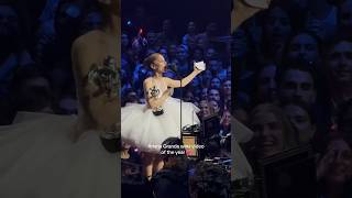 @ArianaGrande wins VMA for video of the year 🥹🫶🏻