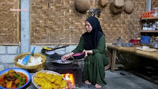Suasana hujan, masak mangut ikan asap, tempe goreng tepung, makan malam, masakan desa