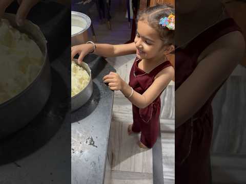 Vanu ko Makkhan khana hai đ¤