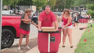 Ohio State students moving in for new school year