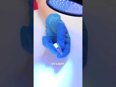 A manicure with a built-in credit card 💅💳