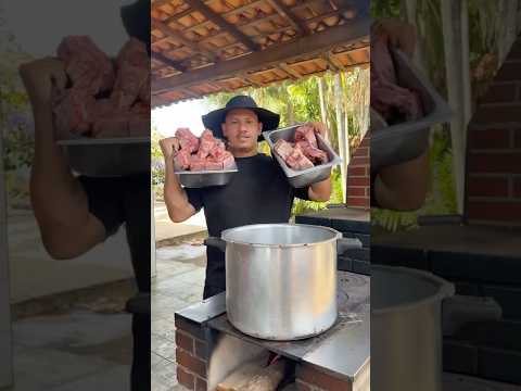 Fiz 8kg de costela e distribui pra quem mais precisava. Panela 22L, ID: 0NJSWF-JUDW #costelasemagua