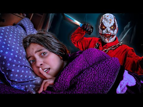 UN PAYASO de la DEEP WEB APARECE DETRAS de  @PrincesaVale   MIENTRAS DUERME