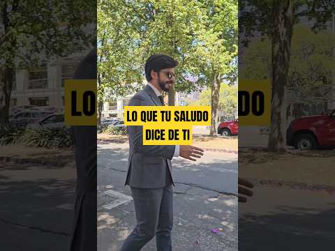 Saludo firme sin apretar demasiado.