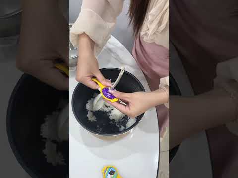 The mother racked her brains to coax her baby to eat some rice. #cute #baby #funny