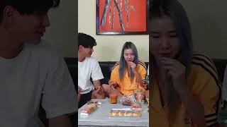 Dandole a probar dulces tipicos de ACAPULCO a mi amiga COREANA!