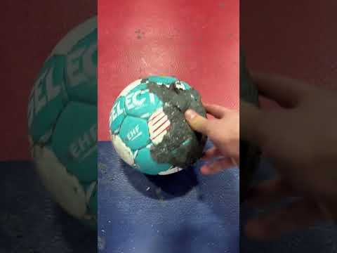 Cleaning Sticky Balls ⚽