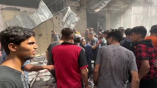 إخلاء مصابين بقصف إسرائيلي استهدف منزلاً في مخيم الشاطئ غرب مدينة غزة