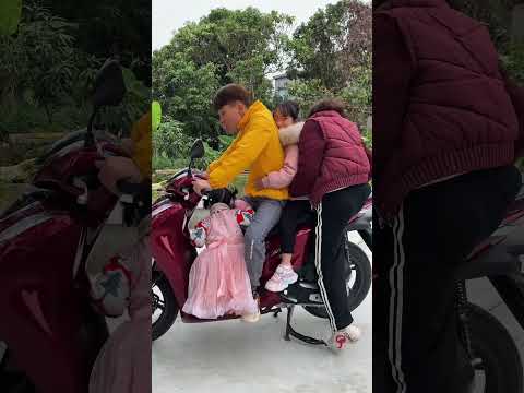 Let's get on the motorbike🤪🛵| Kem Vlog #shorts