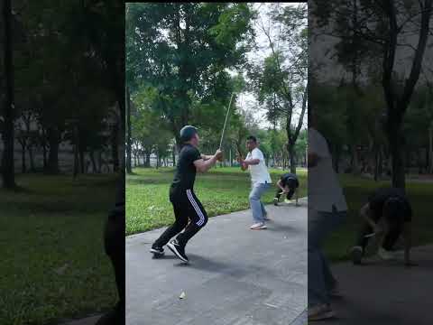 Đấu trường đường phố: một mình cân hai loitrankarate #vothuat #taekwondo the real street fight