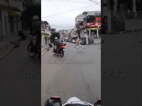 IMPACTANTE persecución policial en MOTO