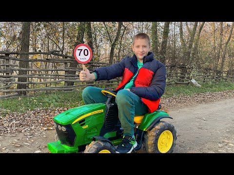 Damian and Darius pretend play police - road signs for toddlers | Kidscoco Club