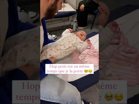 Séance d’ostéopathie pour ce beau bébé de 2 mois qui est venue avec une tenue trop mignonne !