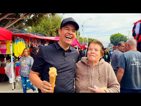 Un tianguis sobre ruedas en la frontera de Tijuana