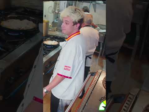Por eso Aaron no se dedica a la cocina #shorts