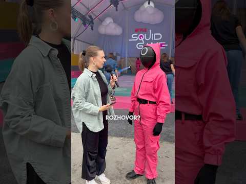 Na co byste se zeptali vy? 😄🎤 #squidgame #squidgame3 #netflix #pinkguards