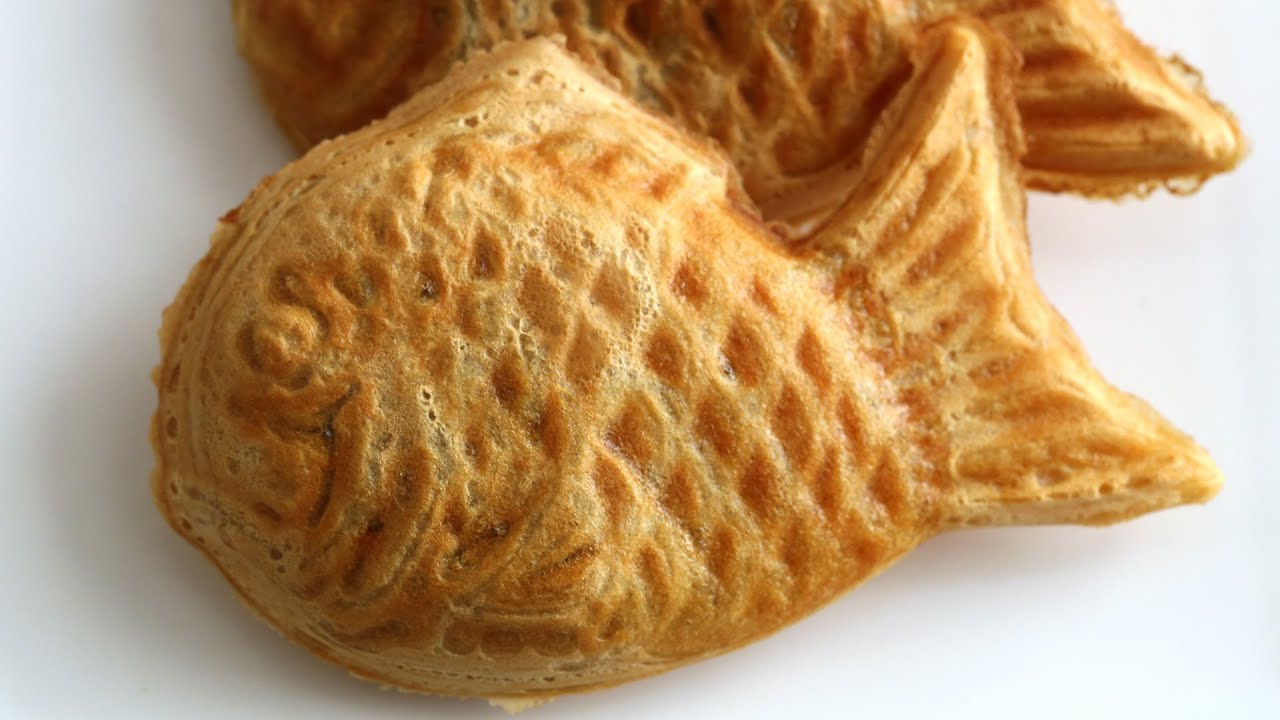 Korean fish-shaped bread with red bean filling (Bungeoppang: )
