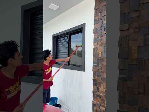 Faxinao no quintal de casa - pai aos 18