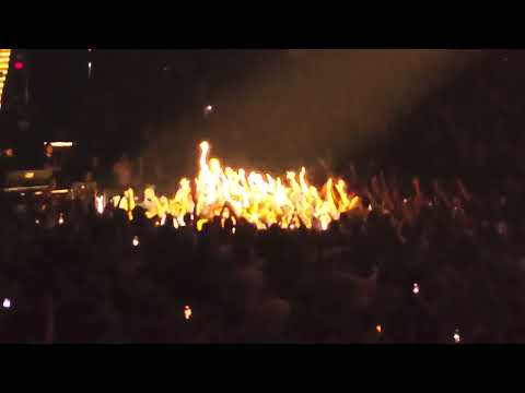 Florence and the Machine - Choreomania (into crowd performance)