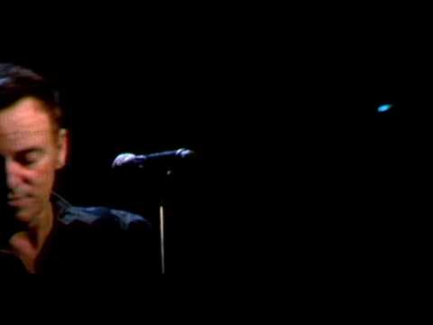 bruce-springsteen-the-e-street-band-wreck-on-the-highway-bruchee
