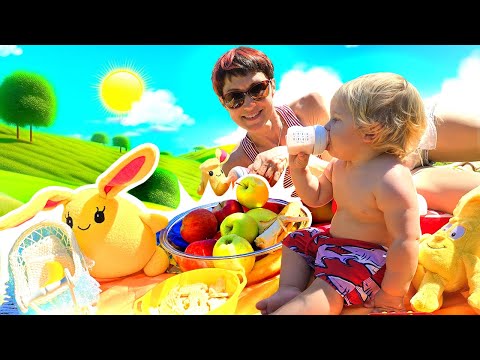 Portiamo i bambini piccoli al picnic nel giardino con le piscine! 🐳 Giochi con Una mamma per Lucky