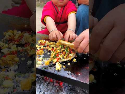Chinese Burger Stir-fried Ostrich Eggs with Chili Peppers