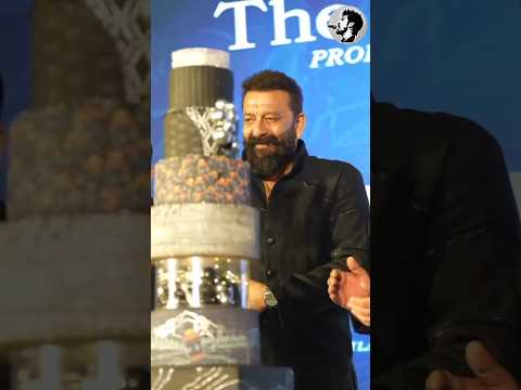 Sanjay Dutt kept a bottle of liquor in the party 🤯🎉|| #shorts #wine #sanjaydutt #viral #trending