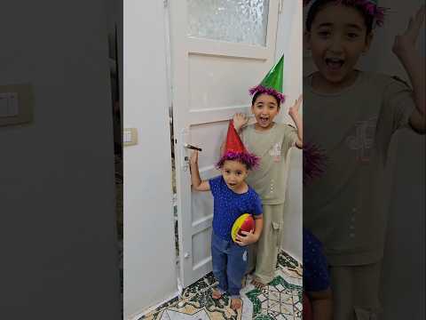Door prank on cute baby and sister 🤣👧❤️👶😱