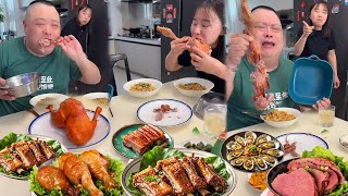小氣老公吃掉我唯一的雞腿，我吃光整隻大烤鴨，他痛哭流涕【胖嫂美食】