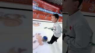 沒玩過冰壺，你們總覺得簡單。 一塊冰壺石頭重達20公斤，看著簡單，玩起來很難✨ #創作者激勵計劃 #伊春#冰壺