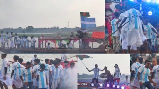 চলনবিলে মাছ ধরার সময় আর্জেন্টিনার সমর্থকদের সাথে দেখা।