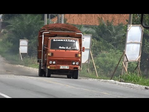 三菱 ふそう キャンタ - 旧車シリーズ - Old Mitsubishi Truck Heavy Load On Climb Hill