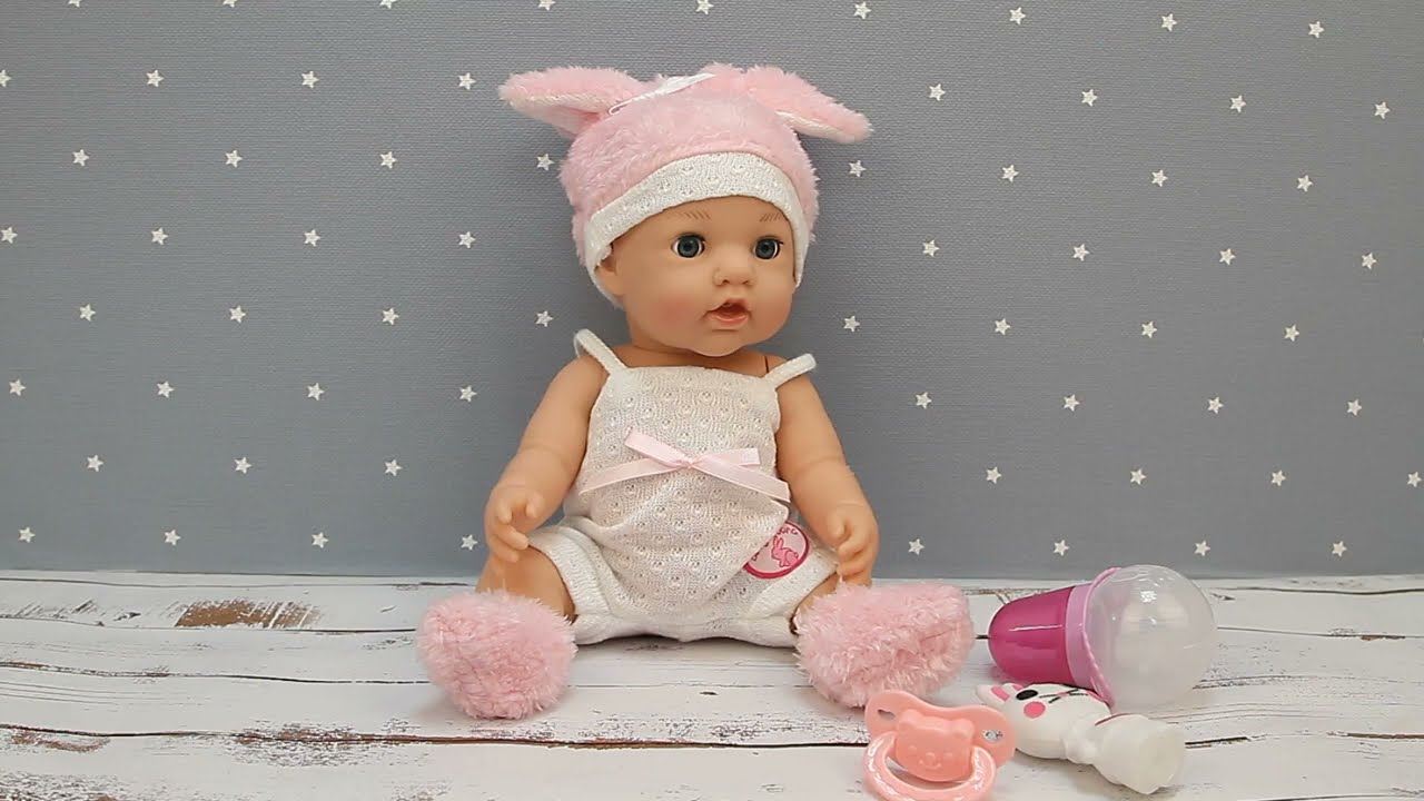 Пупс Lanson Toys в костюмчике зайки функциональный с аксессуарами - видео Пупс Lanson Toys в костюмчике зайки функциональный с аксессуарами - видео