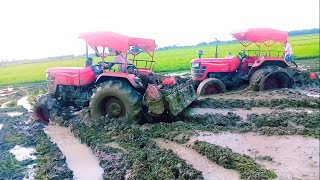 Mahindra tractor stuck in mud, help other mahindra tractor,,