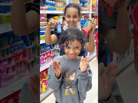 خيرناها يمين او يسار | ردت فعلها 🤣🤣 !! #shorts #funny