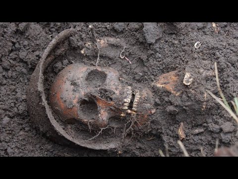 EXCAVATION OF WWII SOLDIERS WITH PERSONAL WEAPONS AND AMMUNITION / WWII METAL DETECRING