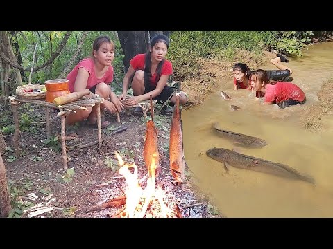 Catch fish in the rainforest, Fish grilled with Chili sauce for dinner, Survival in forest