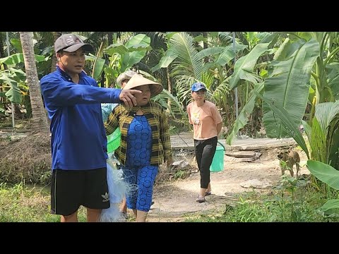 Phát Hiện Đàn Cá Nổi Dưới Sông Gia Đình Cùng Nhau Ra Vườn Thả Lưới | TKQ & Family T1213