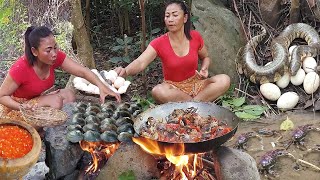 Survival in the rainforest, Catch crab and Pick egg for jungle food, Pick and Cook shell for lunch