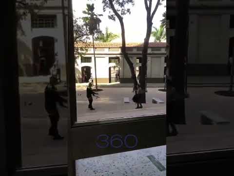 Hombre con machete intenta entrar al Palacio de Justicia de Medellín - #shorts
