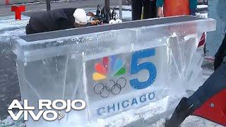 Tallan un escritorio en hielo por el inicio de los Juegos Olímpicos de Invierno