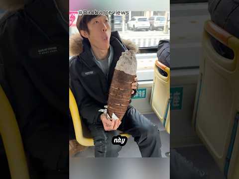 Anh trai ăn củ khoai môn siêu to khổng lồ trên xe bus #shorts