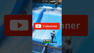 Elle surf sans savoir ce qu'il va lui arrivé 😱
