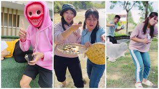 Unlucky boy & Girl get fart 🤢 💨 Bad Poppy prank silly girl 🎁 by LNS #shorts