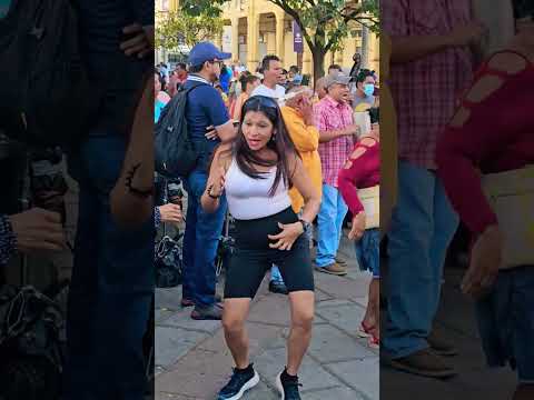 vean a robotina bailando con todos los poderes asi 🎵🎶👏#shorts #dance #baile #short #show #música