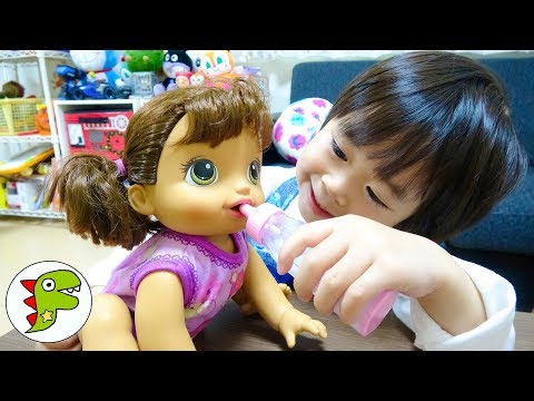レオくんがクマさんと赤ちゃんのお世話をするよ！ トイキッズ
