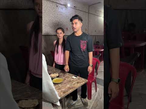 Ladke ne kyo khyi customer ka khana ? #waiter #restaurant  #ytshorts #trending