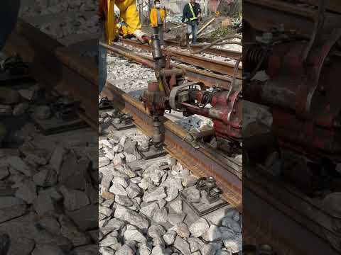 How to quickly tighten screws when installing train tracks #craft #railway
